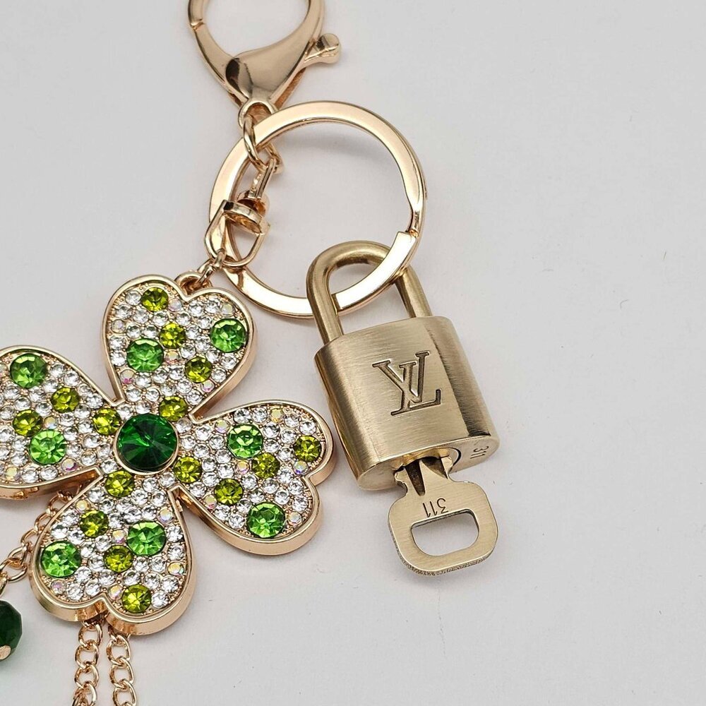 LV Gold Padlock Authentic 🔑 Luxury Bag Charm w/ Unbranded Flower Keychain - Picture 7 of 8